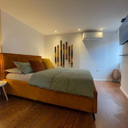 De Qua De La Studio Rovinj Bagian luar foto