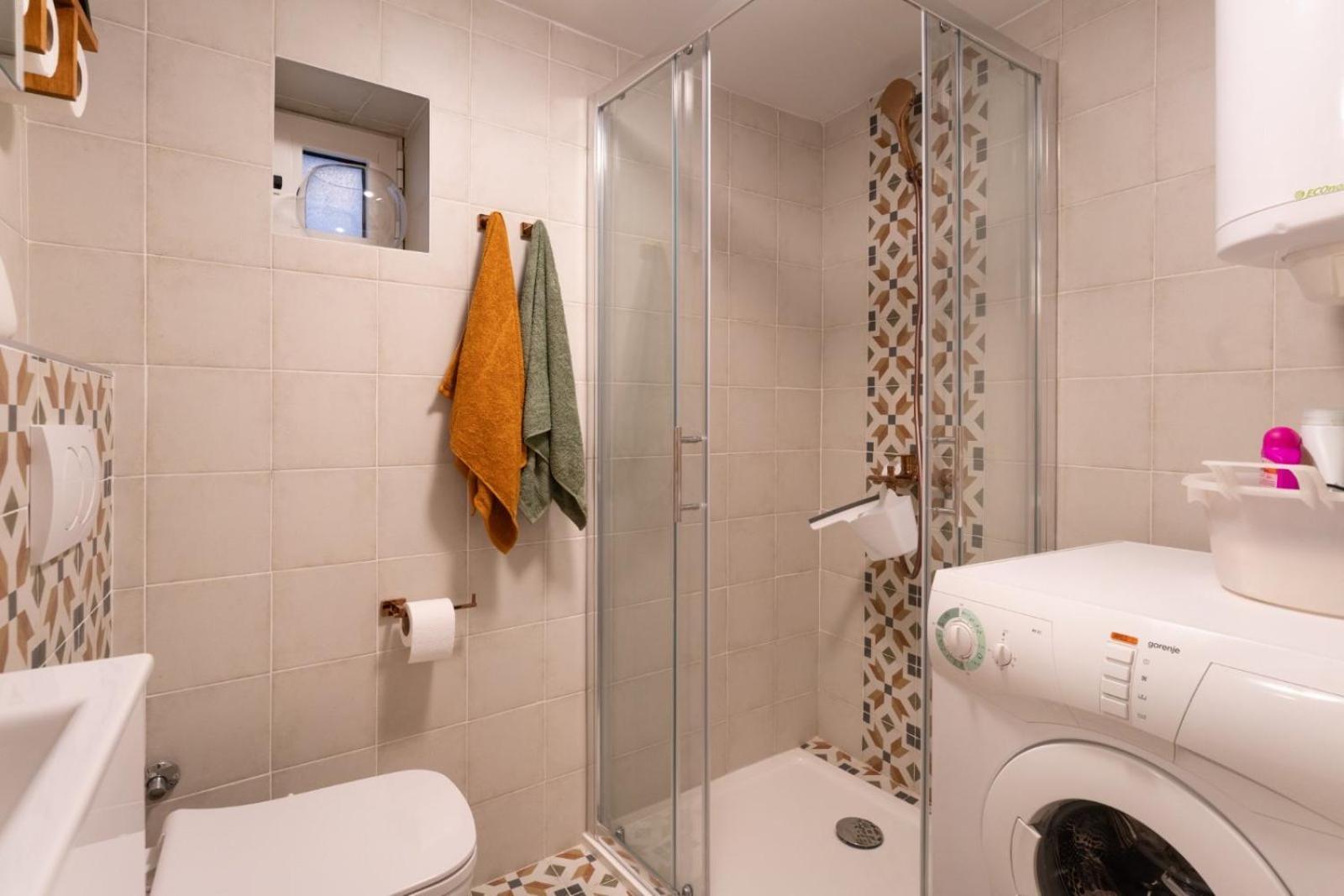 De Qua De La Studio Rovinj Bagian luar foto