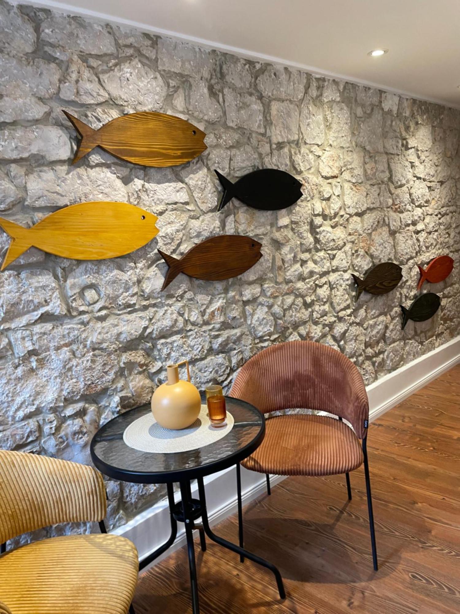De Qua De La Studio Rovinj Bagian luar foto